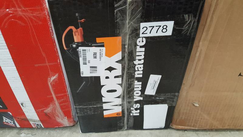 lot 2778 image: WORX TriVac Corded Electric 3-in-1 Leaf Blower, Vacuum and Mulcher