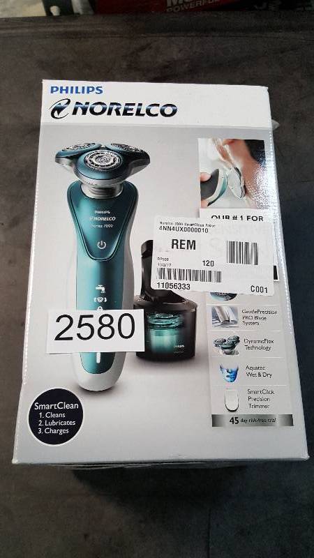 Philips Norelco 7000 SmartClean Razor