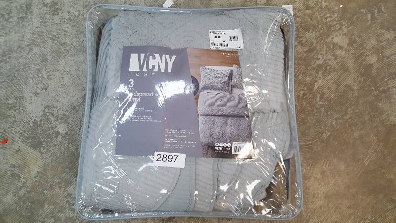 lot 2897 image: WESTLAND QUILTED PLUSH BEDSPREAD Gray - Queen Size