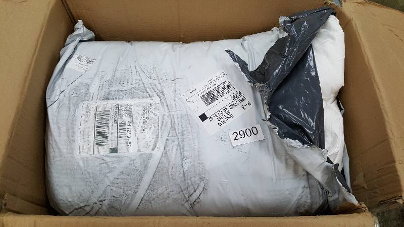 lot 2900 image: Naples 700 Thread Count Down Alternative Comforter - King Size