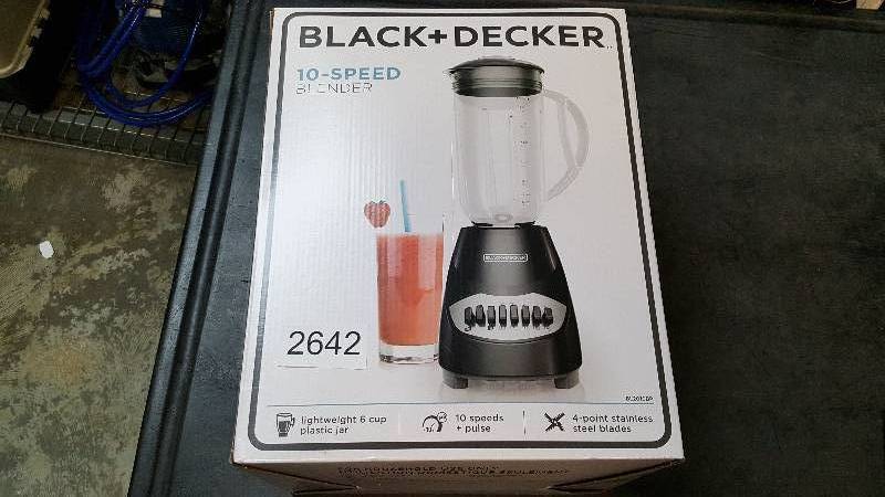 lot 2642 image: Black & Decker Cyclone 10-Speed Blender - Black