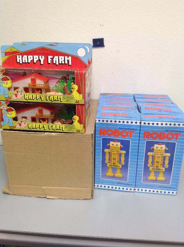 New - 10 Detachable Robot and 11 Happy Farms Toys
