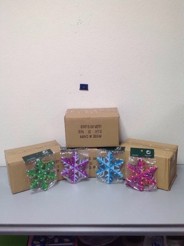 NEW-&nbsp192 -Wooden Snow Flakes, 4 different colors Green, Red, Purple, and Blue