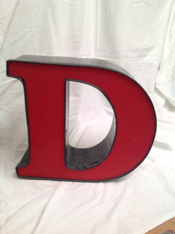 lot 4 image: Red Neon&nbspLetter D