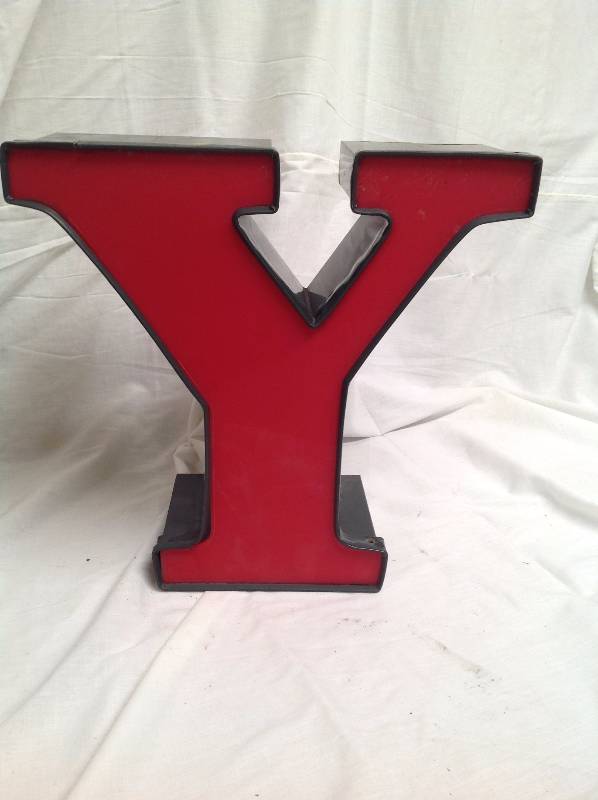 lot 8 image: Red Letter Y