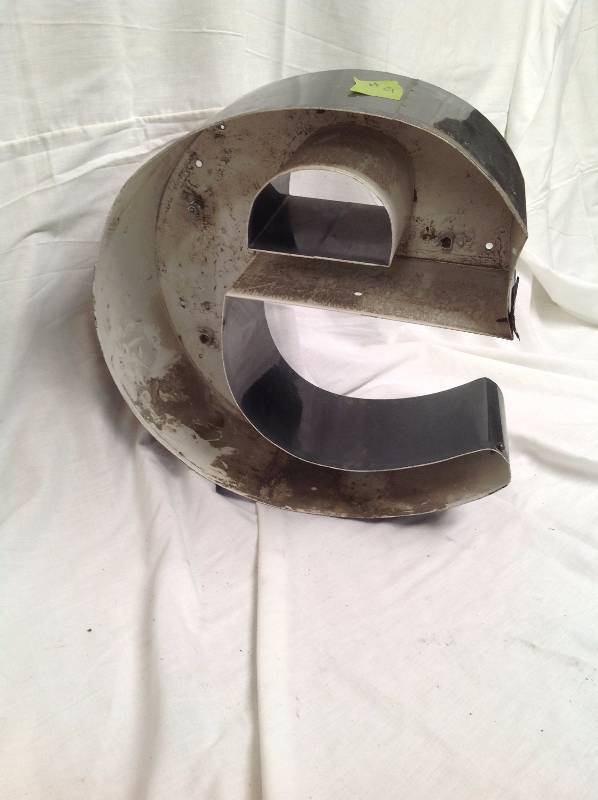 lot 9 image: Letter e