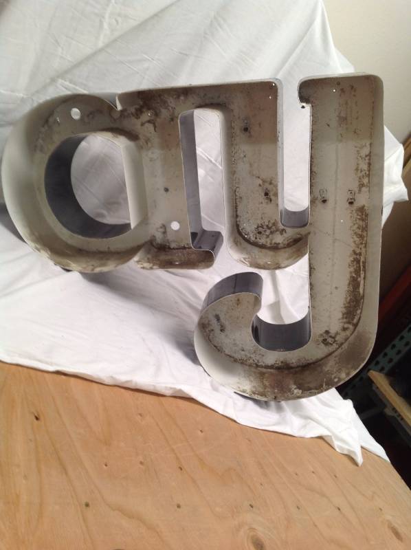 lot 10 image: Two Letter ay