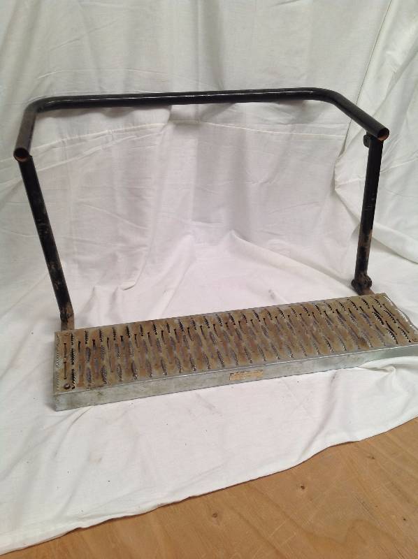 lot 13 image: Mountable Step and Two Utility Sinks