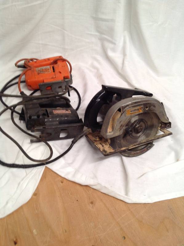 lot 29 image: Two Scroll Saws and a Circular Saw