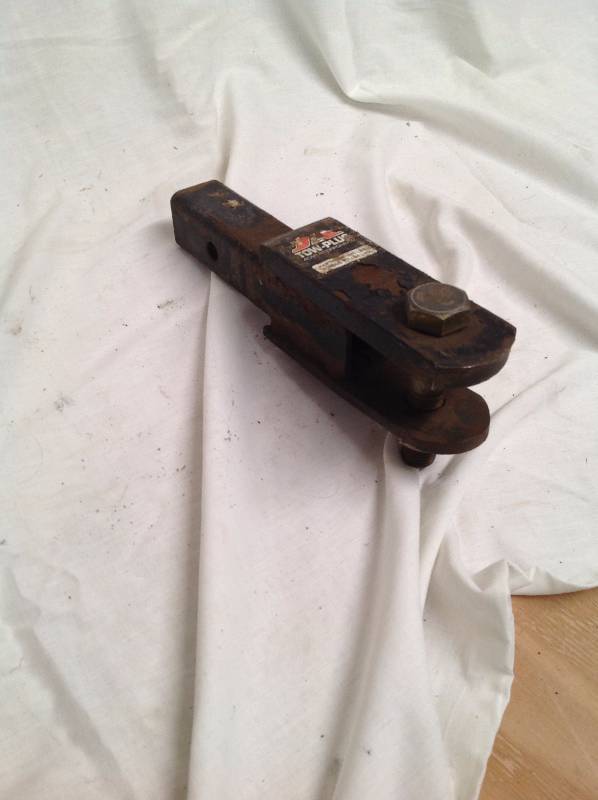 lot 32 image: Truck Hitch,