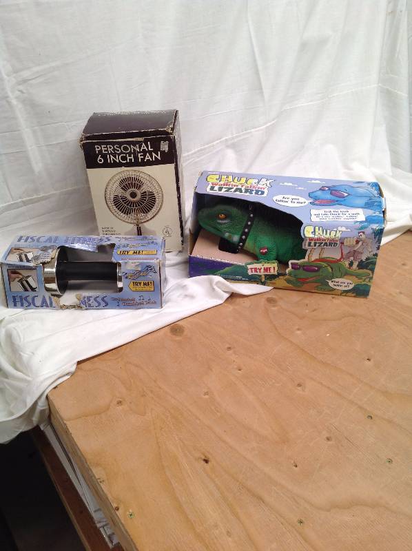 lot 77 image: New -Physical Fitness Dumbbell Bank, The walking Lizard and a Fan