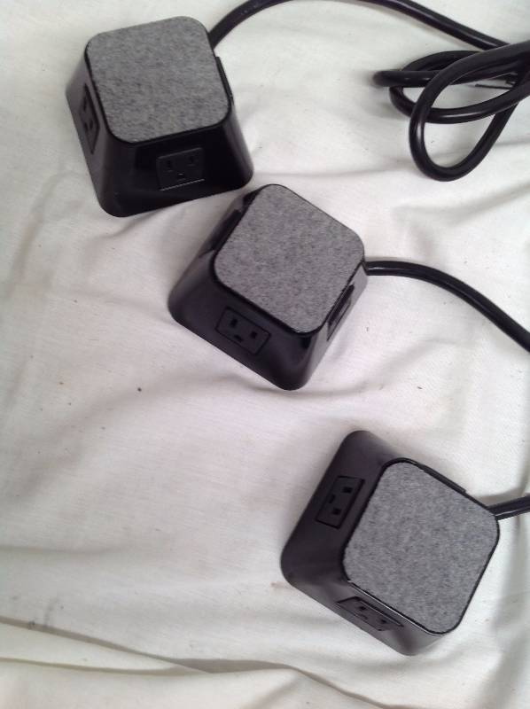 lot 110 image: 3 - Relocatable Power Tap - Outlet