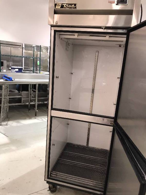 True Split Door Freezer model# TA1F-2HS 12 Hp 115v 60Hz Ph1 10.8Amps  RunsFreezes