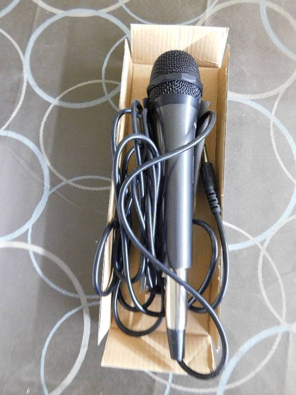 Emerson Professional Dynamic MICROPHONE, MSRP $19.99