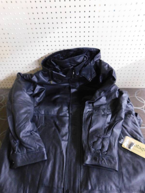Victory MN BT 34 Hooded Leather Black 3X, MSRP $289.99