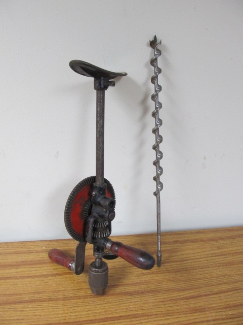 lot 18 image: Large Vintage MILLERS FALLS Push Drill