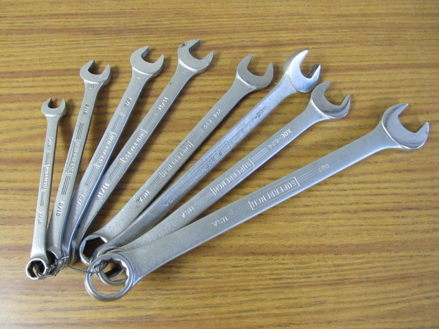 lot 20 image: NICE 8-Piece Williams SUPERRENCH Combo Wrench Set