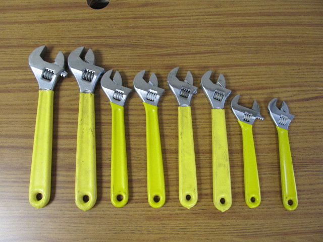 lot 21 image: 8 Heavy Duty Rubber Coated Handle Wrenches