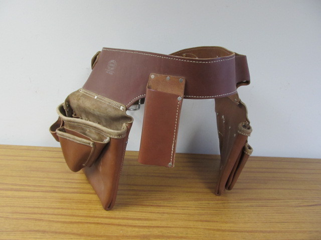 lot 39 image: NEW Top Grain Cowhide Tool Belt by Nicholas