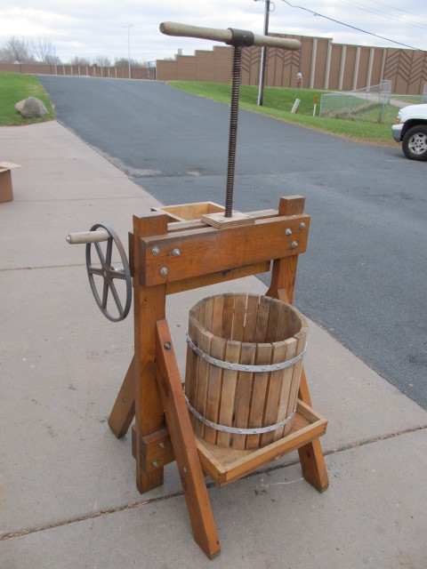 lot 47 image: NICE Complete Well-Made Apple Cider Press