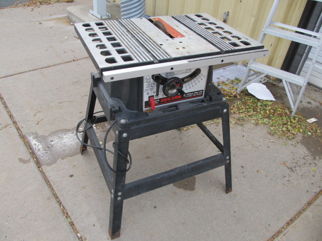 lot 48 image: Working SKILSAW Table Saw