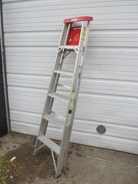 lot 52 image: Nice 6 Aluminum Ladder