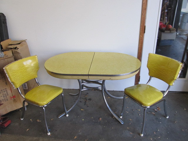 lot 83 image: Mid Century Oval ChromeYellow Dining Table w 2 Chairs