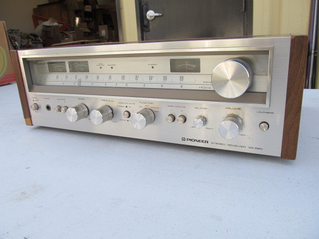 lot 88 image: Working Vintage Pioneer SX-680 Receiver