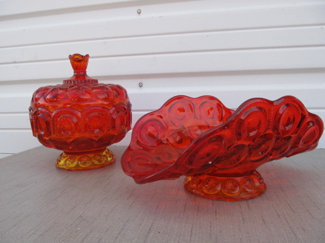 lot 89 image: Large Vintage Amberina Glass Serving Pieces