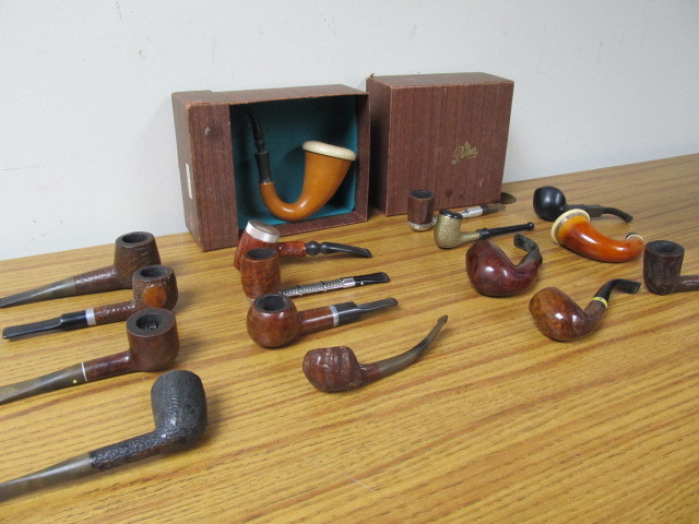 lot 109 image: NICE Quality Group of Vintage Smoking Pipes