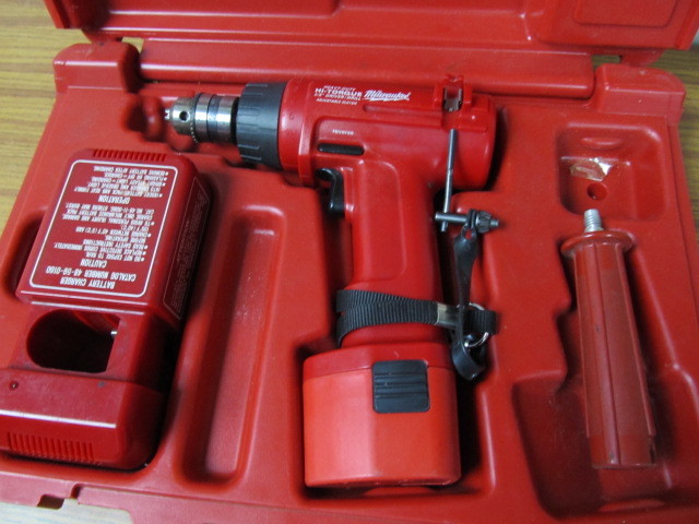 lot 130 image: MILWAUKEE Heavy Duty Hi-Torque DrillDriver