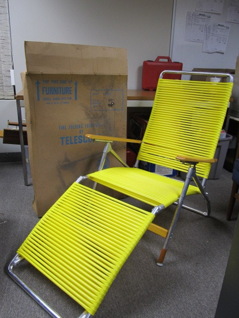 lot 132 image: MINT IN BOX Vintage TELESCOPE Lawn Lounge chair