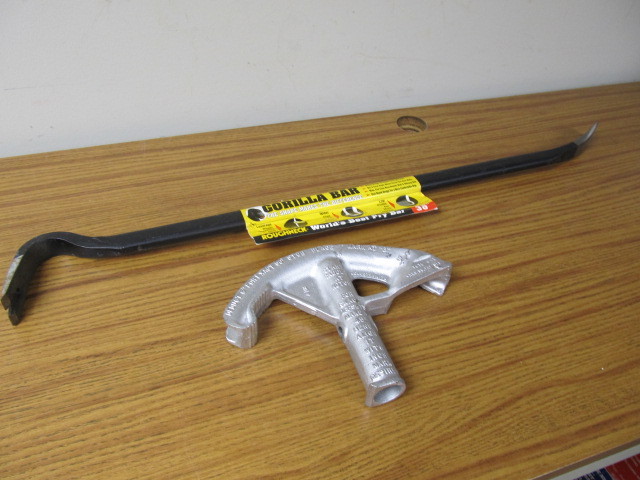 lot 146 image: BRAND NEW Heavy Duty Pry Bar & Pipe Bender