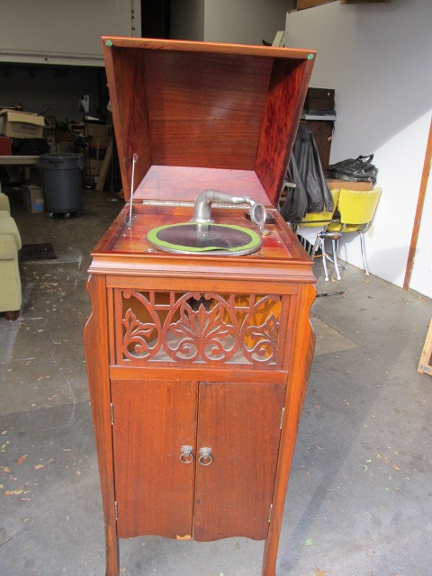 lot 2 image: Antique Floor Model Phonograph