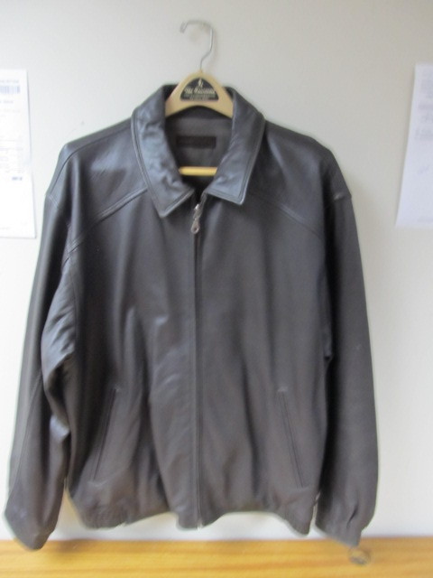 lot 73 image: Nice Mens XXL Impermeable Genuine Leather Jacket