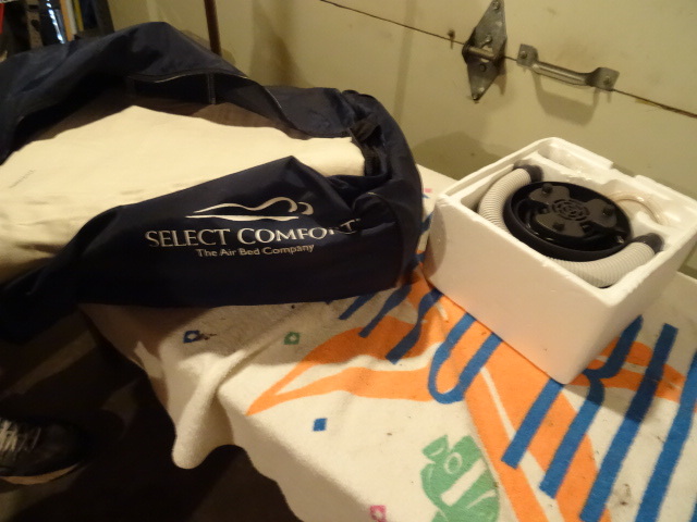 Sadet comfort air bed. New. Comew w...