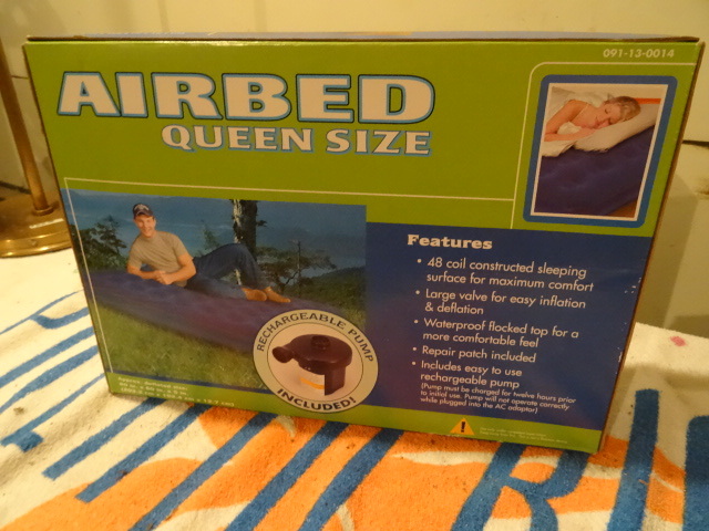 Queen size air bed. Rechargable pum...