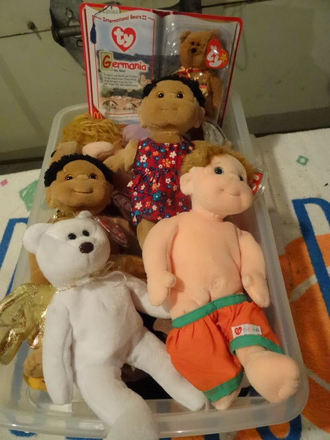 15 Qt bin full of TY beanie babies....