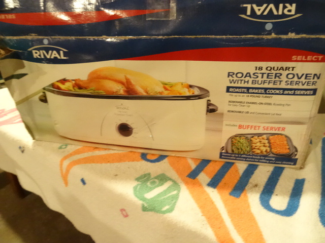Rival 18 qt roaster oven. With buff...