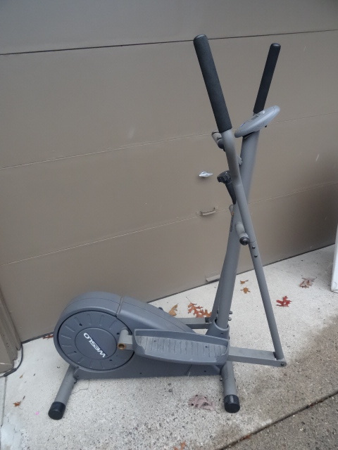 Weslo momentum exercise machine. 7....