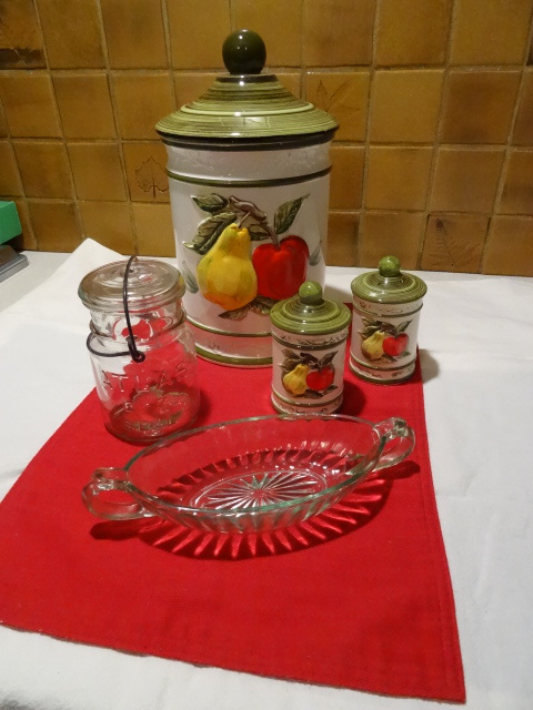 50s vintage cookie jar. Matching s...