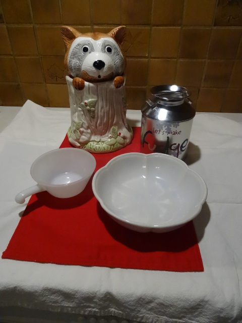 Racoon cookie jar. Lets make fudge ...