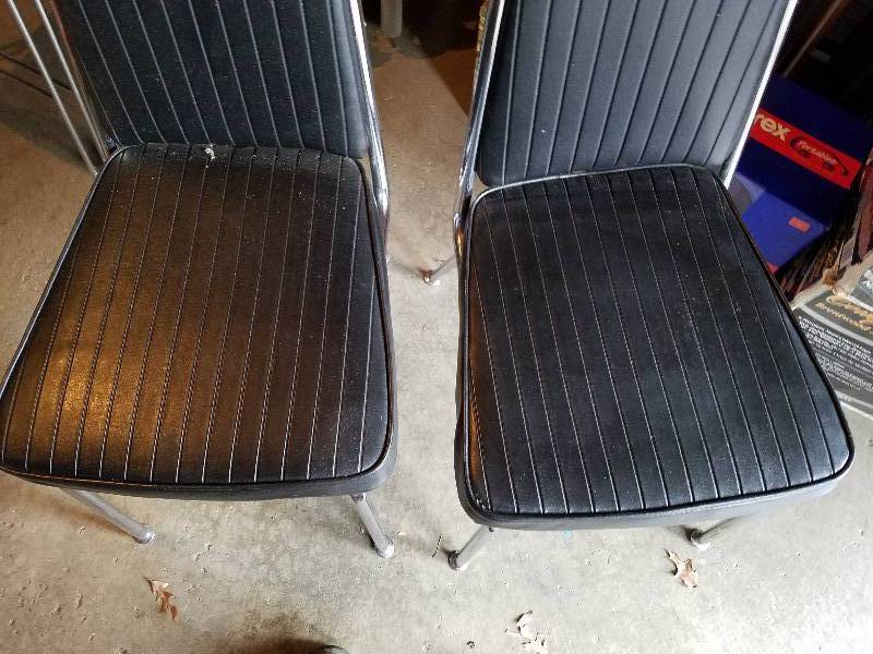 2 Vintage metal framed chairs. Cush...