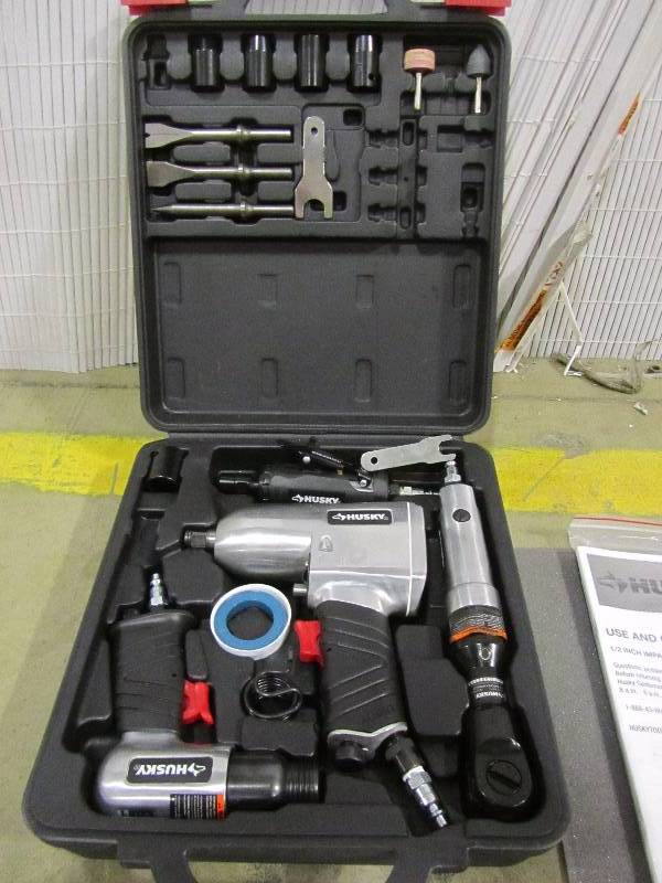lot 18 image: Husky 4-Tool Air Tool Kit