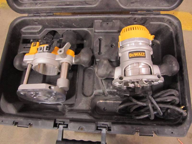 lot 19 image: DEWALT 2-14 HP Electronic Variable Speed Fixed Base and Plunge Router Combo Kit