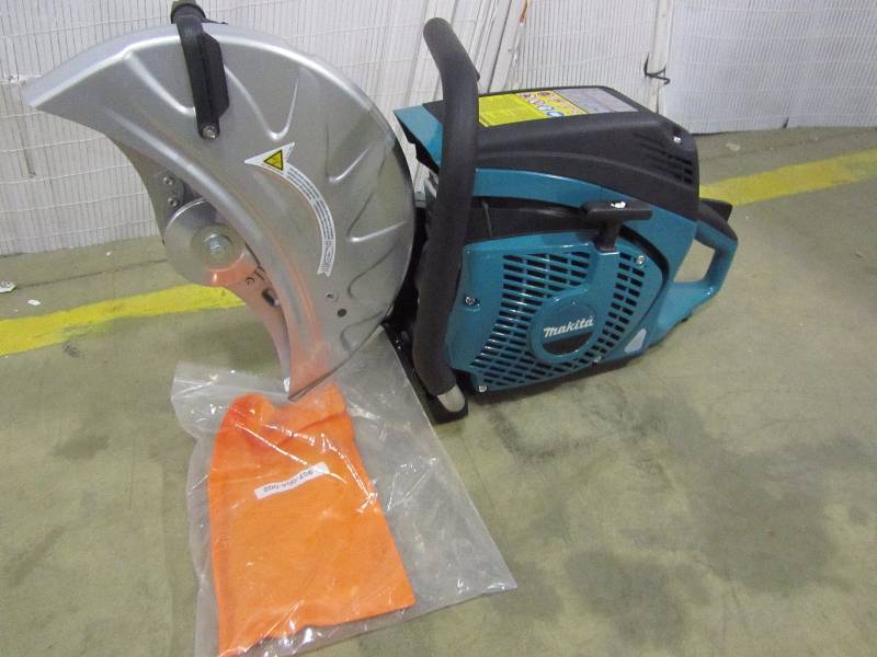 lot 59 image: Makita 14 in. 61cc Gas Saw