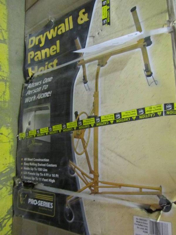 lot 26 image: Pro Advantage Equipment Drywall Panel Hoist