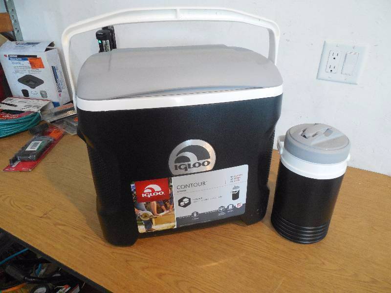 IGLOO Contour Combo 30 Qt. Cooler with 12 Gal. Beverage Cooler