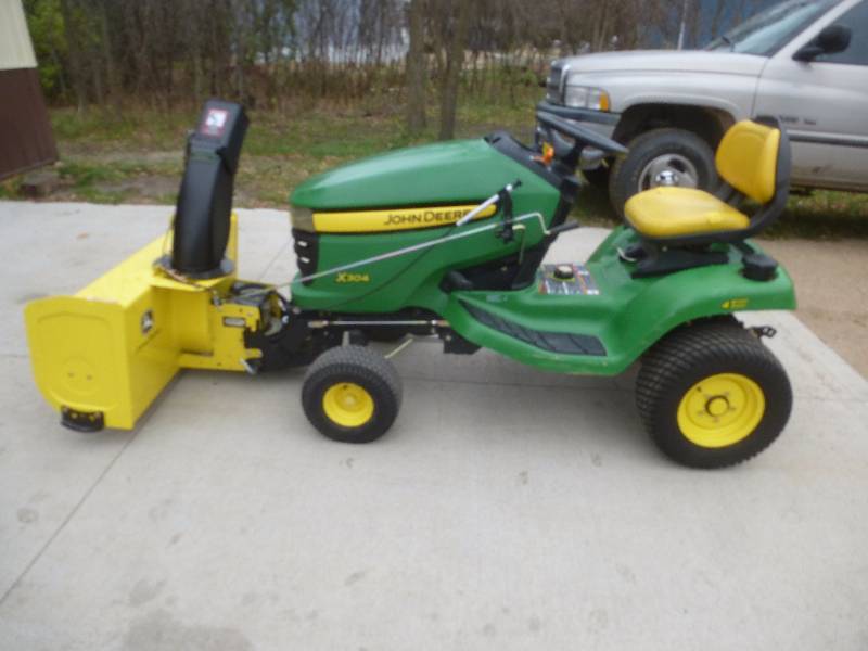John Deere X 304 Lawn Tractor AWS