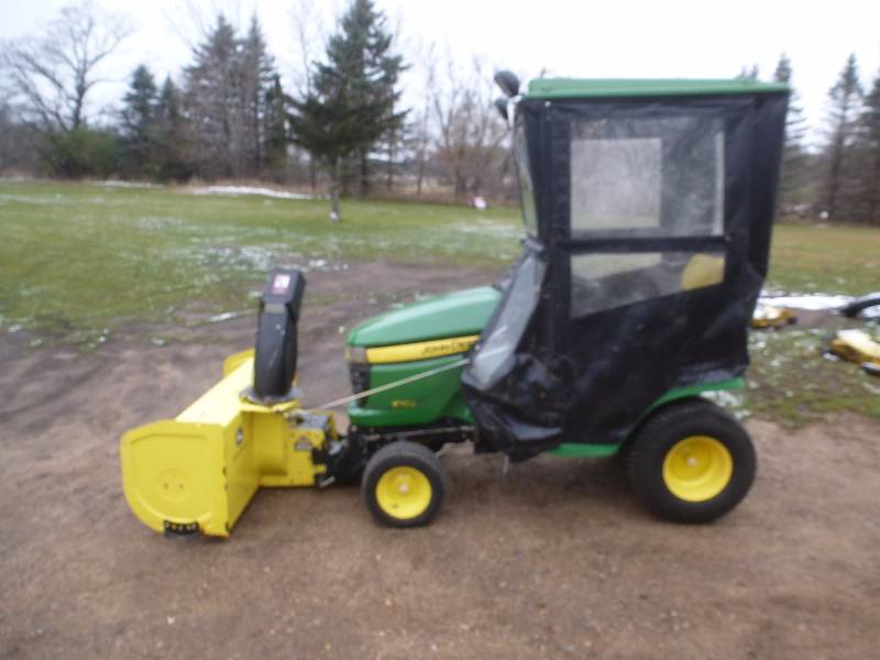 John Deere X320 Lawn Tractor